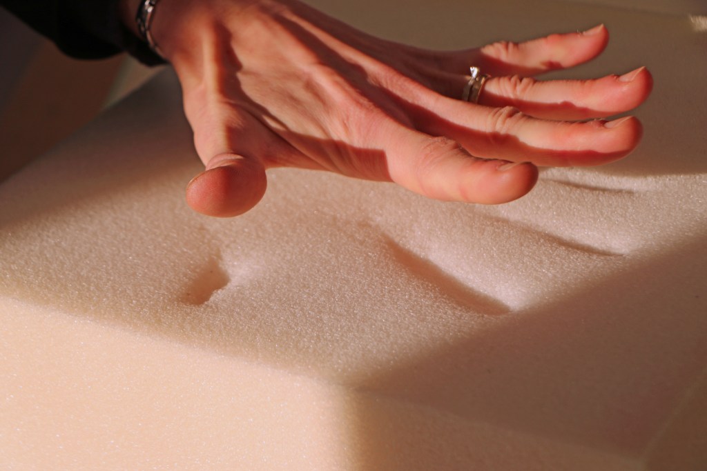 SAGOMA lavorazione poliuretano espanso flessibile schiume viscoelastiche e shock absorber